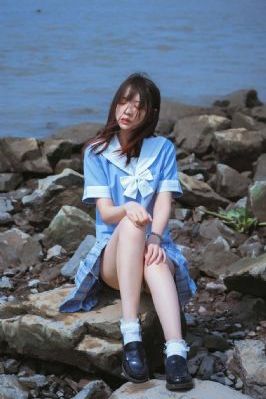 女人把衣服脱了个精光给男人亲_BD免费观看超清